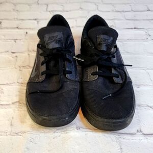 Men's Nike Skate Board Shoes, size 9